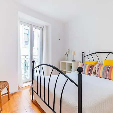 Apartamento Duque 2br Flat At Historical Chiado *
